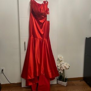 Beautiful new elegant red dress ❤️